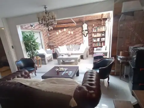 EXCELENTE PH AL FONDO SOBRE AVENIDA  FRENTE AL HIPÓDROMO DE SAN ISIDRO Y PRÓXIMO ESTACIÓN ACASSUSO