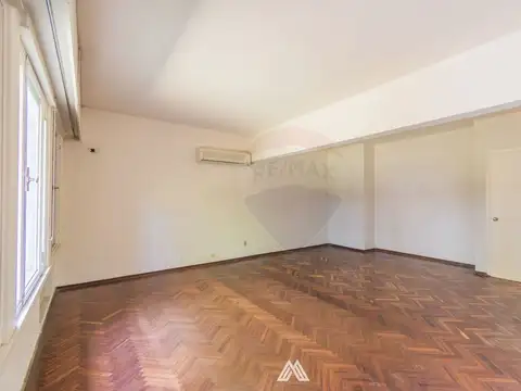 Casa 8 ambientes con 3 baños