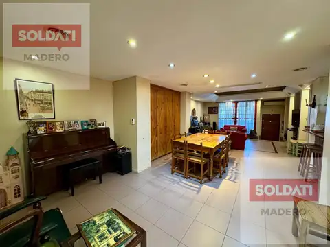 Venta. Casa. Lote propio. 11 ambientes. 5 baños. Jardín. Villa Crespo.