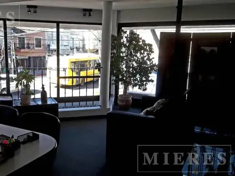 Av. Pte. Perón  3599, esquina Kennedy