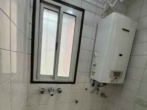 SEMIPISO 4 AMBIENTES CON DEPCIAS METROS DE LA PLAZA ALSINA