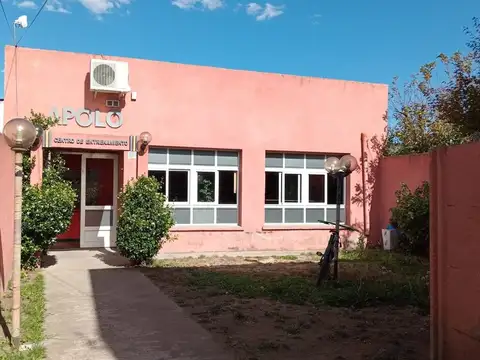 Departamento en Esquel + Local Comercial + Galpón.