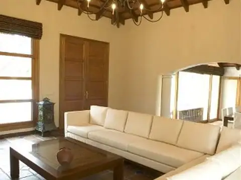 Casa 4 ambientes con 3 baños