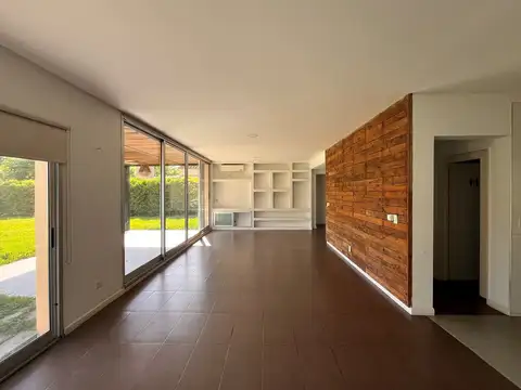 Casa en Alquiler en Pilar del Este - Los Jazmines, USD 1.200