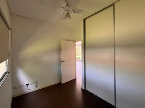 Casa Chalet  en Alquiler en Los Jazmines, Pilar del Este, Pilar