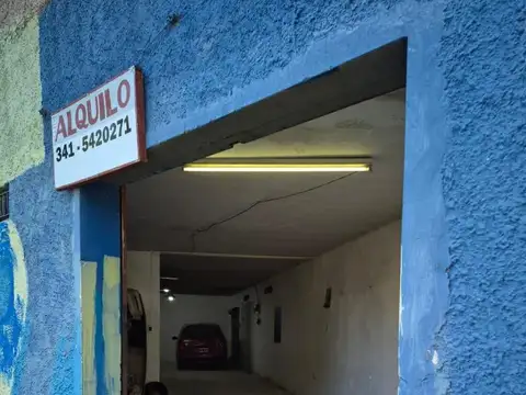 Galpon 340 metros cuadrados 2 plantas. Barrio Industrial