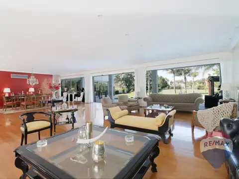Casa 7 ambientes con 6 baños