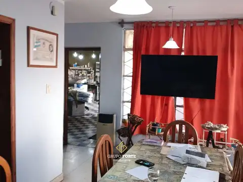 Casa 5 ambientes con 2 baños