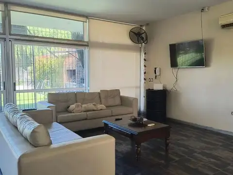 Casa 2 ambientes con 2 baños