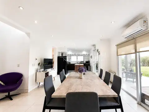 Casa en Venta con 6 cocheras