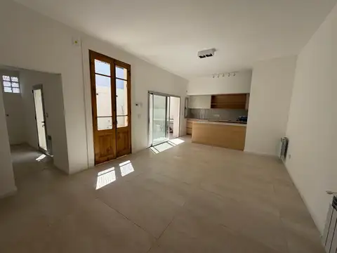 Venta Casa de pasillo, 3 dormitorios, patio y terraza
