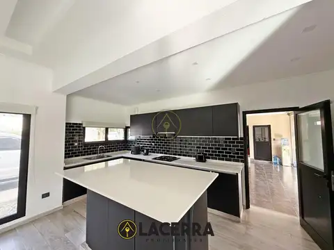 Casa en Venta en Countries y Barrios Cerrados en Lujan, USD 355.000