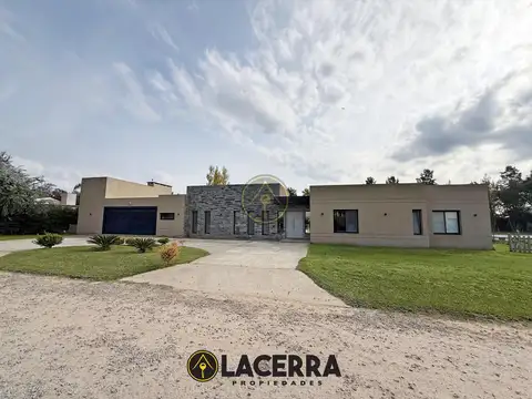 Casa en Venta en Countries y Barrios Cerrados en Lujan, USD 355.000