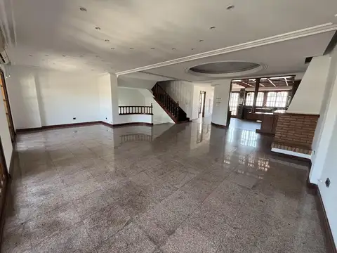Casa 6 ambientes con 3 baños