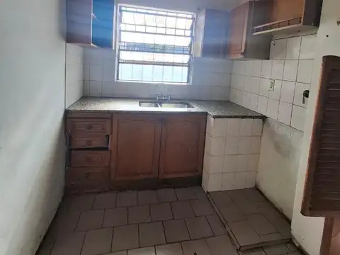 Casa 4 ambientes con 1 baño