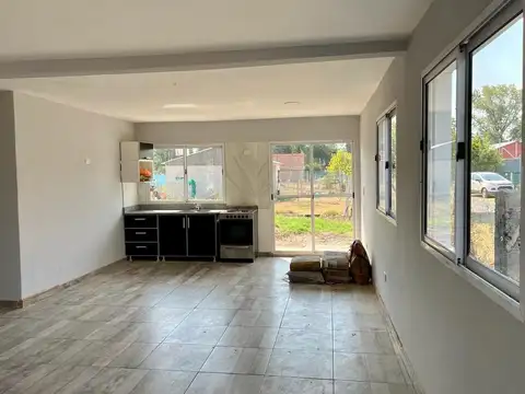 CASA EN VENTA DE 5 AMBIENTES EN 2 PL, EN TORTUGUITAS (JCP) B° PERIMETRADO LOMALINDA