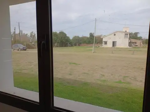 SE VENDE CASA 2D. A ESTRENAR C/CAMPO PROPIO. ACEPTA PERMUTA.