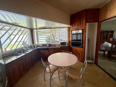 Casa 4 ambientes con 4 baños