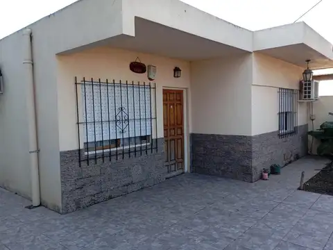 Casa de 4 ambientes + Depto. En Matera, Merlo