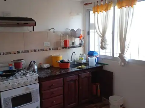 Casa 6 ambientes con 2 baños