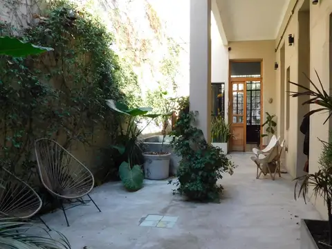 Casa 4 ambientes remodelados + patio + atellier con patios en venta en Barracas