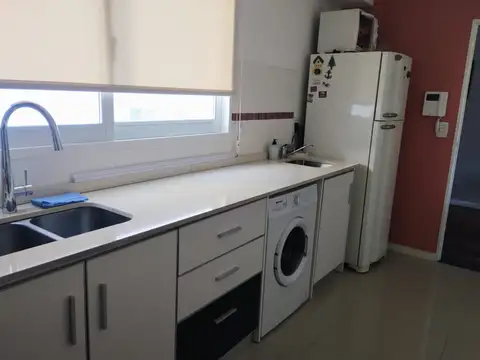 MUY BUEN SEMIPISO EN EXCELENTE EDIFICIO DE 7 AÑOS APROX.