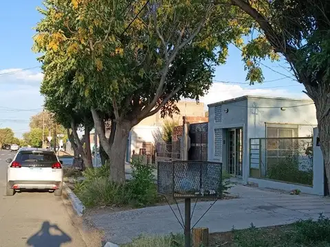 Casa 8 ambientes con 3 baños