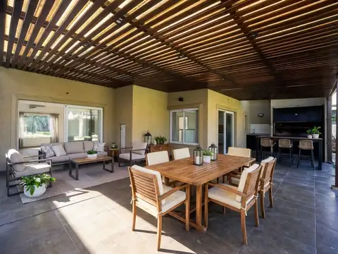 CASA EN VENTA 5 AMBIENTES EN HARAS MARIA VICTORIA