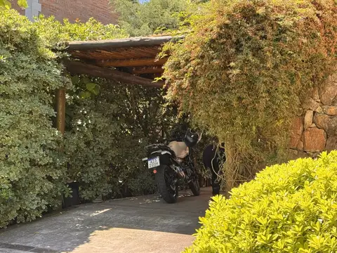 Casa en Alquiler con 1 cochera