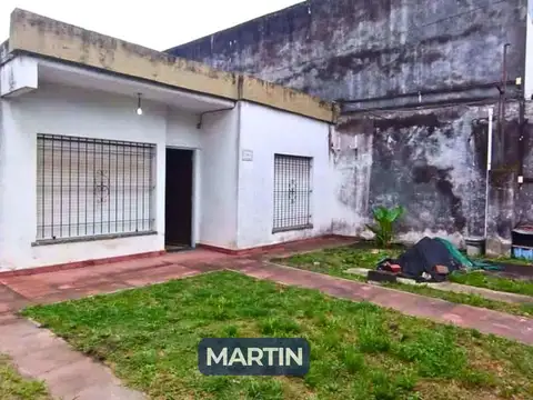 Casa en alquiler c/ cochera en Grand Bourg