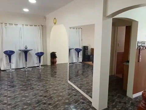Casa En Venta En San Isidro, Curupayti 1700