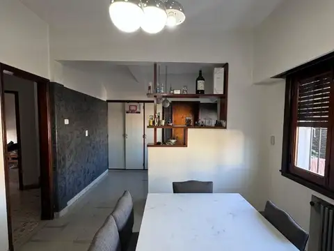 VENTA AMPLIA CASA PARQUE Y PILETA