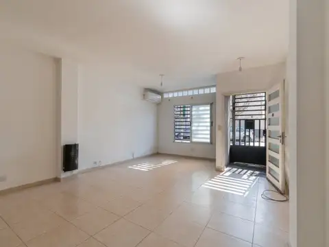 Departamento dos ambientes- Planta baja- Frente