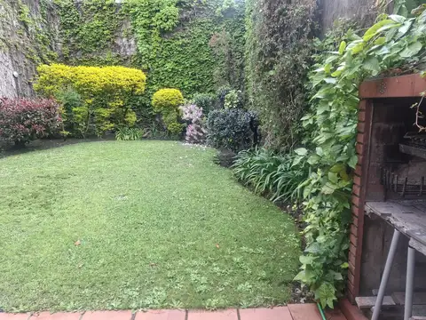 Holmberg y La Pampa. excelente casa con jardin