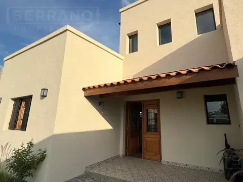 Venta Casa 5 ambientes con Piscina en Barrio Cerrado Los Juncos - Luján