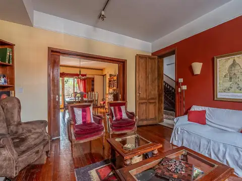 Casa 9 ambientes con 3 baños