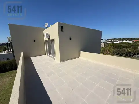 Casa 5 ambientes con 3 baños