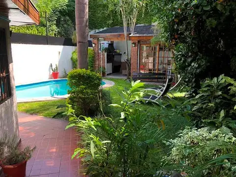 Casa en Alquiler con 1 cochera