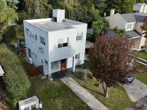 Jardines de Escobar al 300