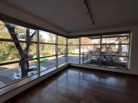 Pareja 3900, Piso 1