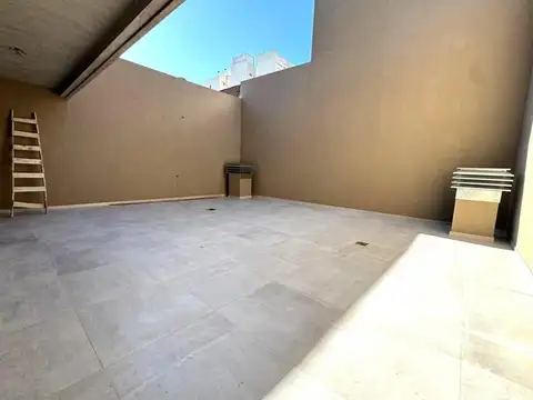 Oportunidad Única! Departamento en Planta Baja de 3 Ambientes con Amplia Galería.