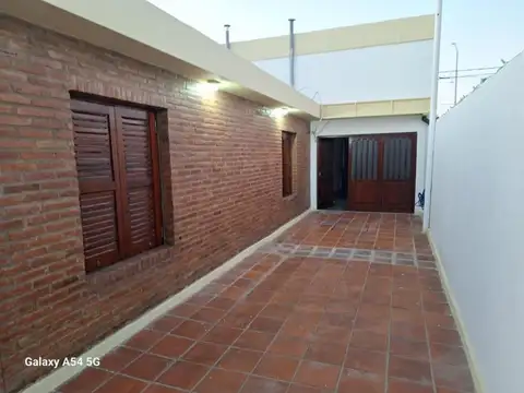 Casa en venta - 3 Dormitorios 2 Baños - Río Cuarto