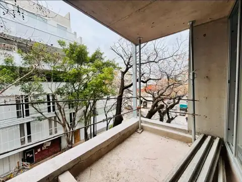 Santos Dumont 3700, Piso 1