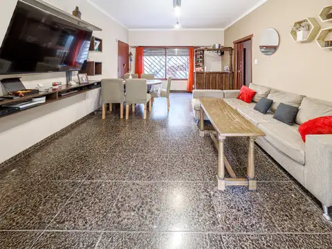 Venta PH en Flores de 3 ambientes con patio, terraza y quincho