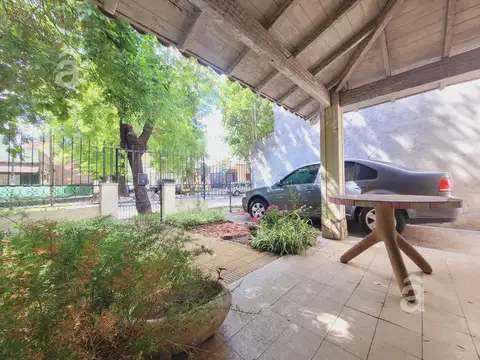 José Hernández al 4000 entre San Lorenzo y Zárate