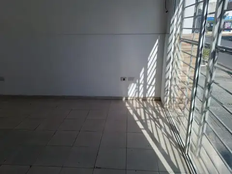 Local en Alquiler en San Nicolás de los Arroyos, $ 380.000