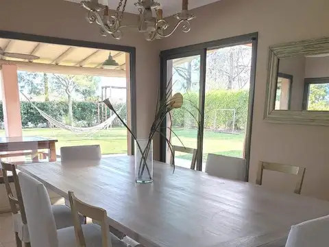Casa 5 ambientes con 4 baños