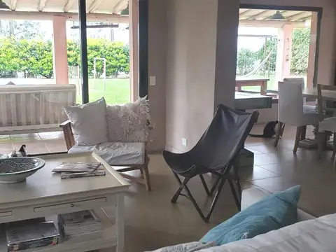 Casa en Alquiler Temporal con 2 cocheras