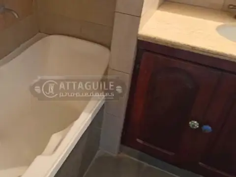 Casa en Alquiler con 1 cochera