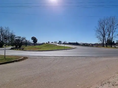 ¡Local en alquiler! EXCELENTE UBICACIÓN! a Metros de Colectora de la Panamericana Ramal Pilar